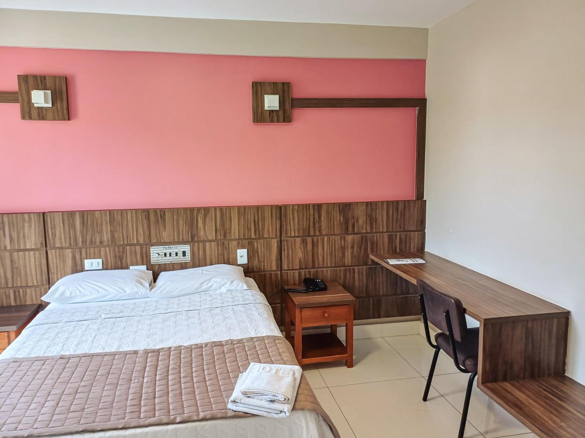 Piloes Palace Hotel Mineiros Εξωτερικό φωτογραφία