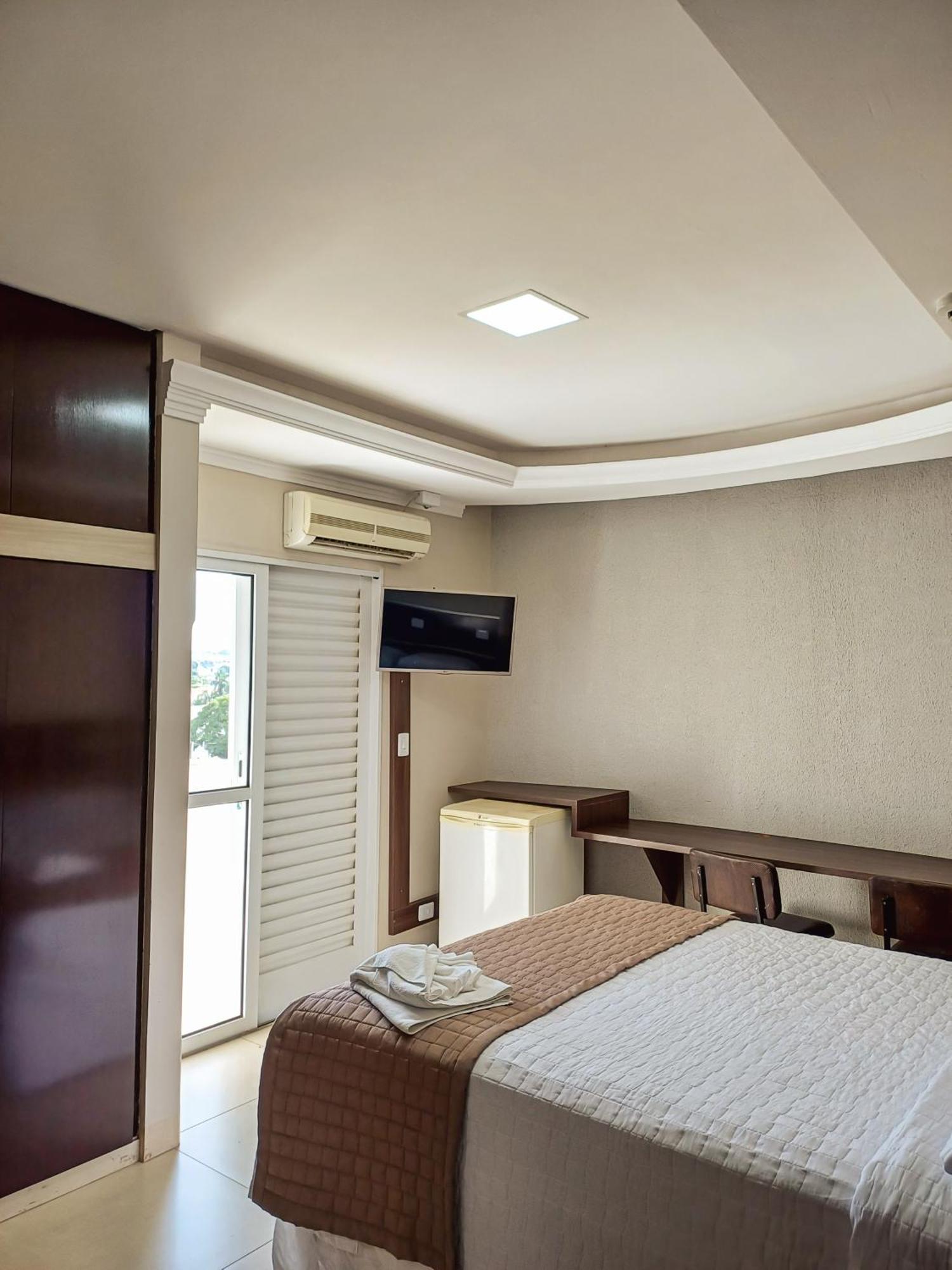 Piloes Palace Hotel Mineiros Εξωτερικό φωτογραφία