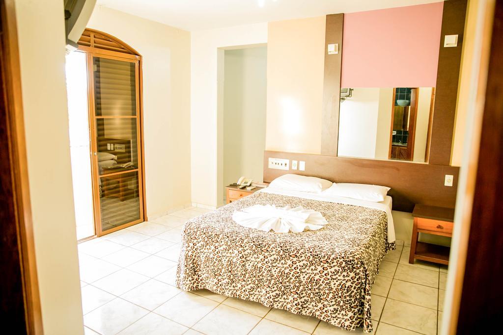 Piloes Palace Hotel Mineiros Δωμάτιο φωτογραφία